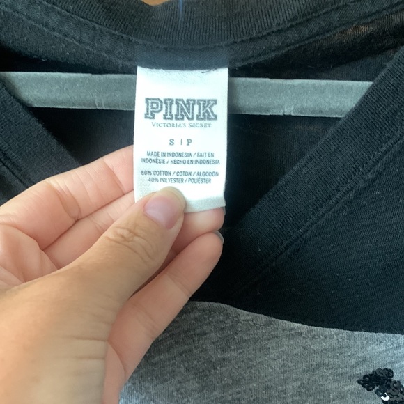 Black and grey t shirt with sequence on the sleeves - Picture 6 of 7